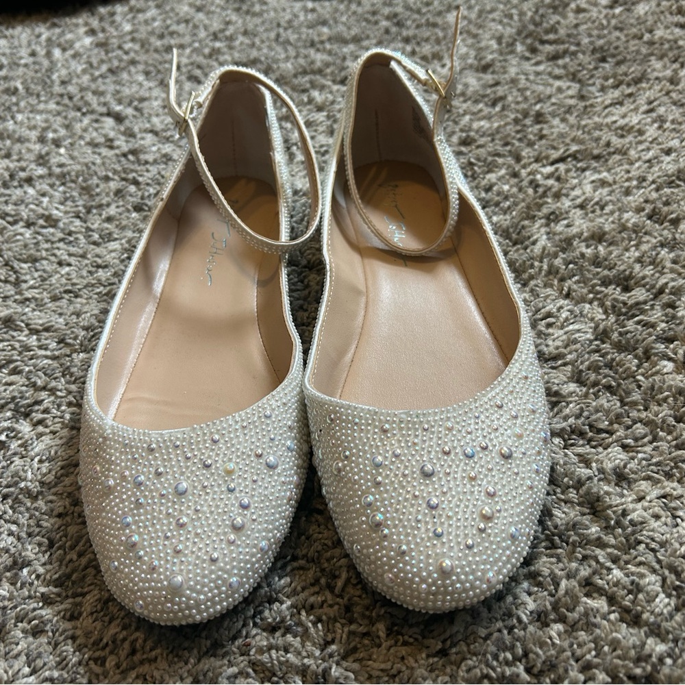 Betsey Johnson Pearl White Flats - 9.5M